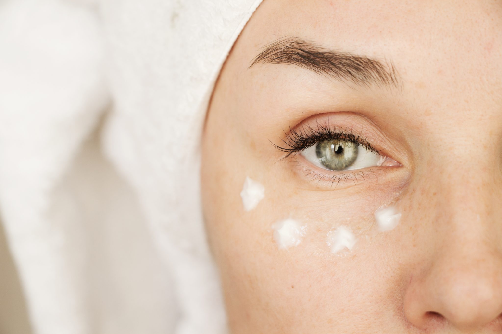 11 Best Firming Eye Creams for Saggy Eyelids - The Dermatology Review
